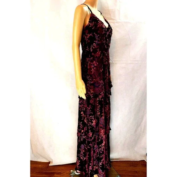 Elegant Floral Burgundy Dress - Picture 9 of 16